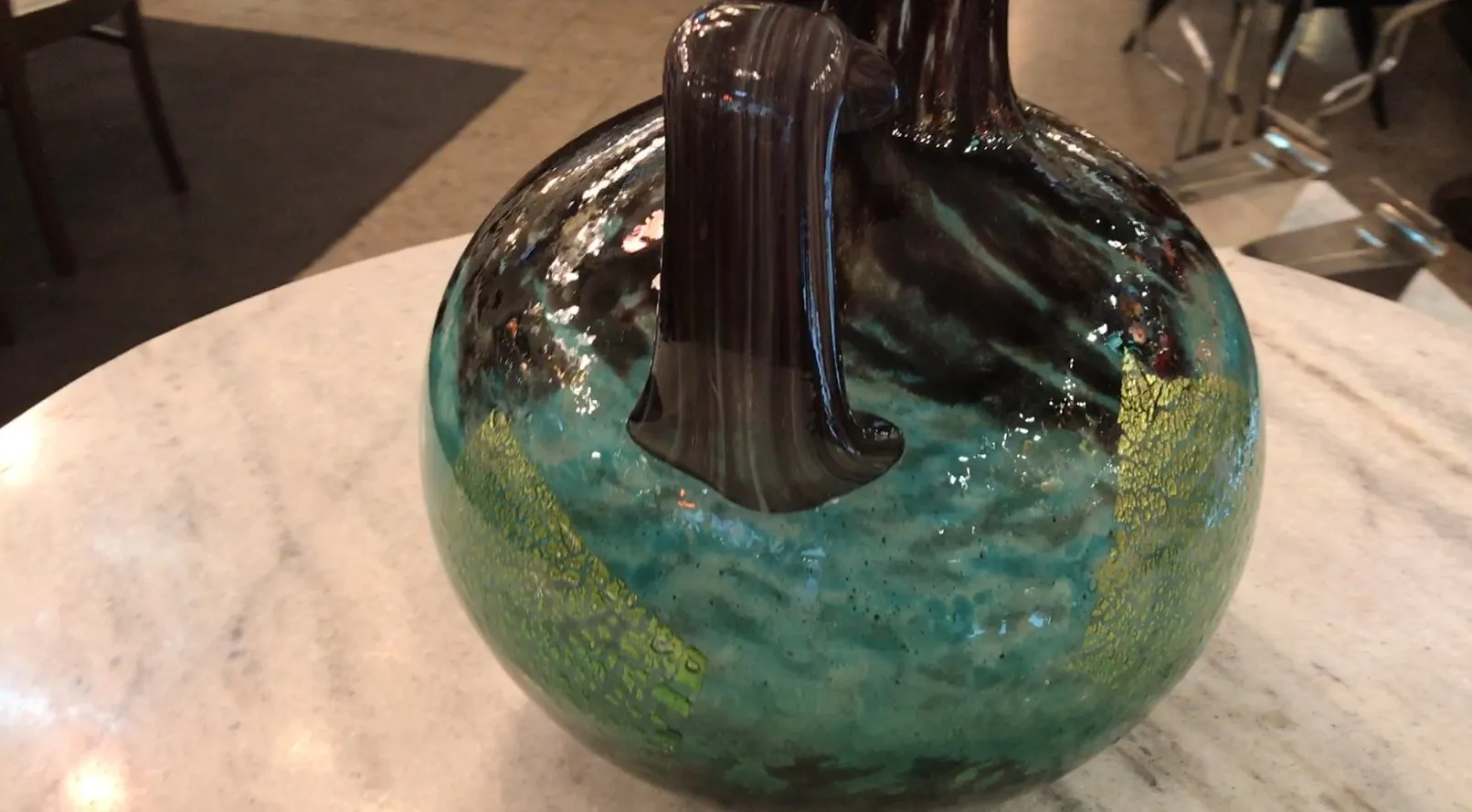 Подписанное стекло Daum Nancy с ярким дизайном