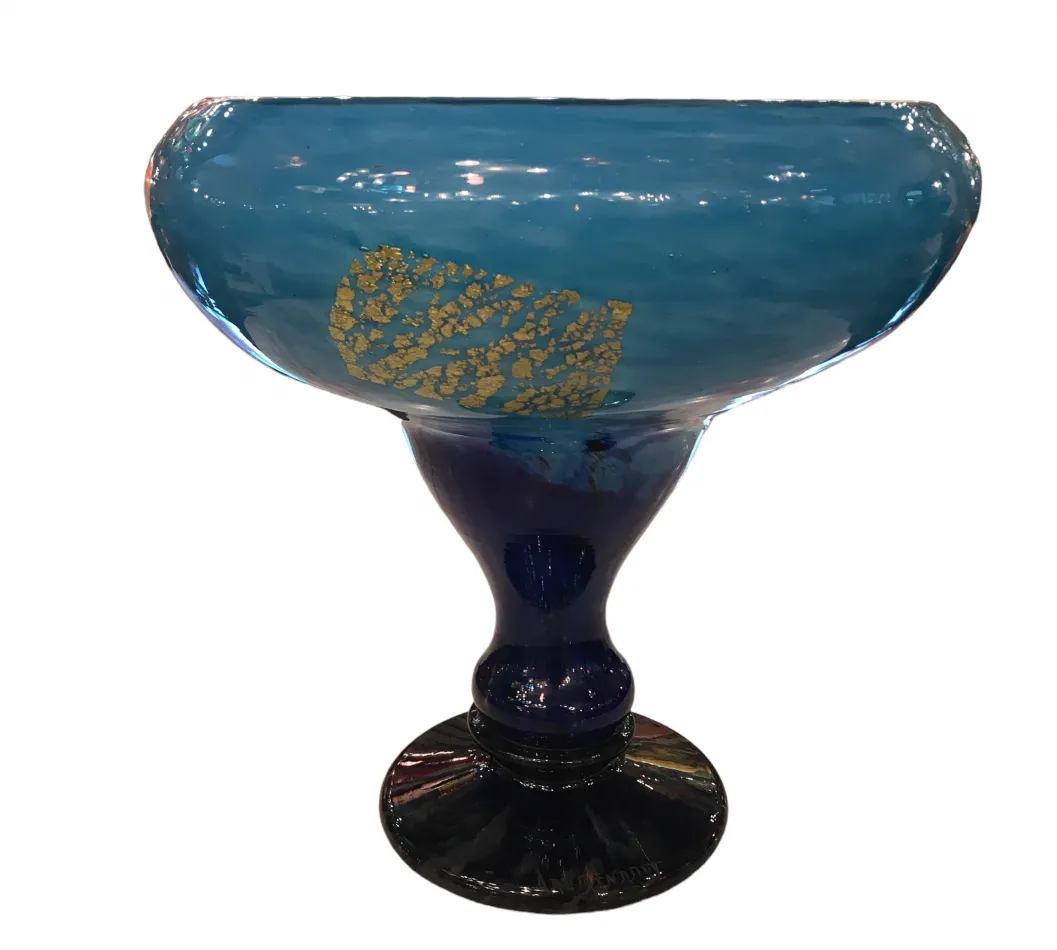 vase ancien en verre bleu avec signature dorée daum nancy