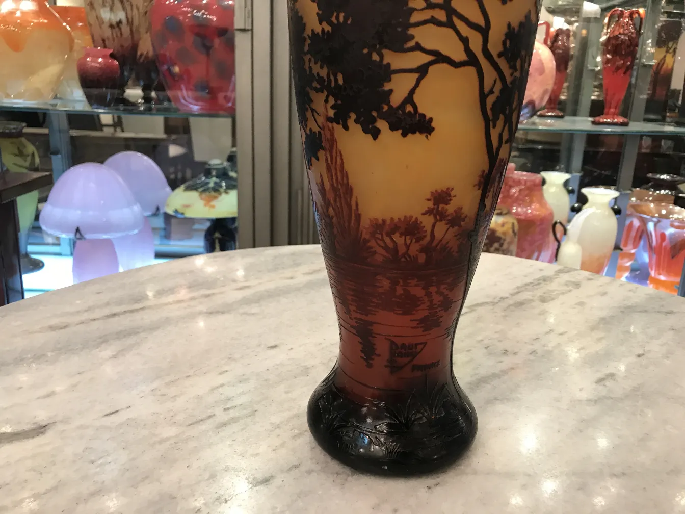 古董玻璃，具有达姆南希的风景设计。