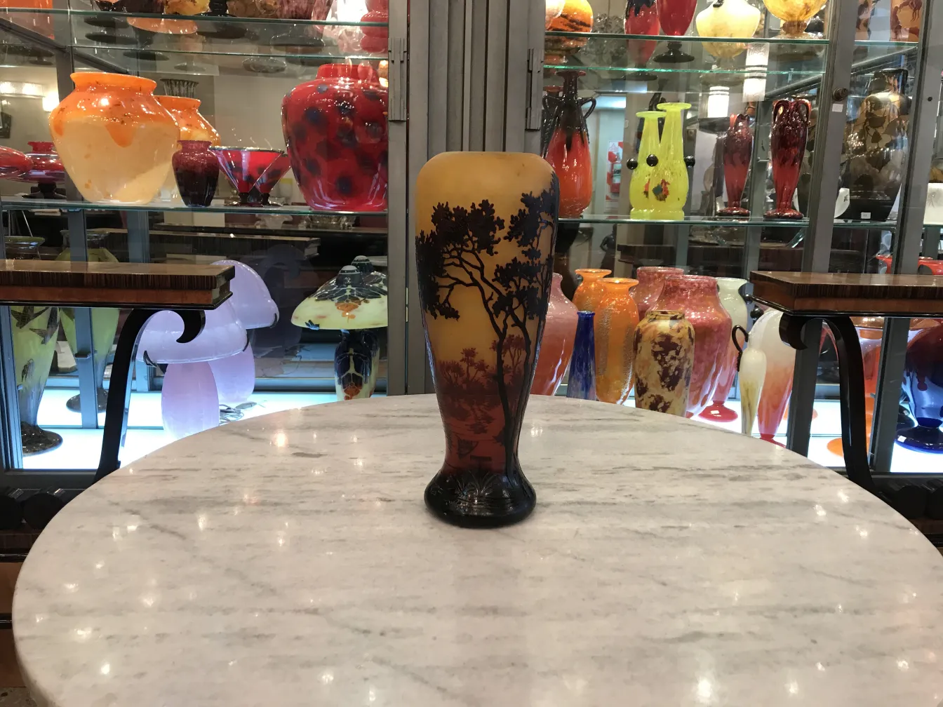 Verre ancien daum nancy avec décoration d'arbres