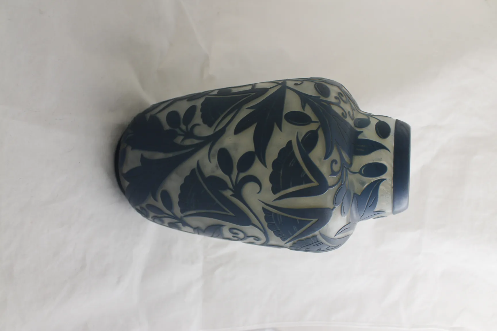 Antike Vase aus signiertem Glas Daum Nancy mit floralem Muster