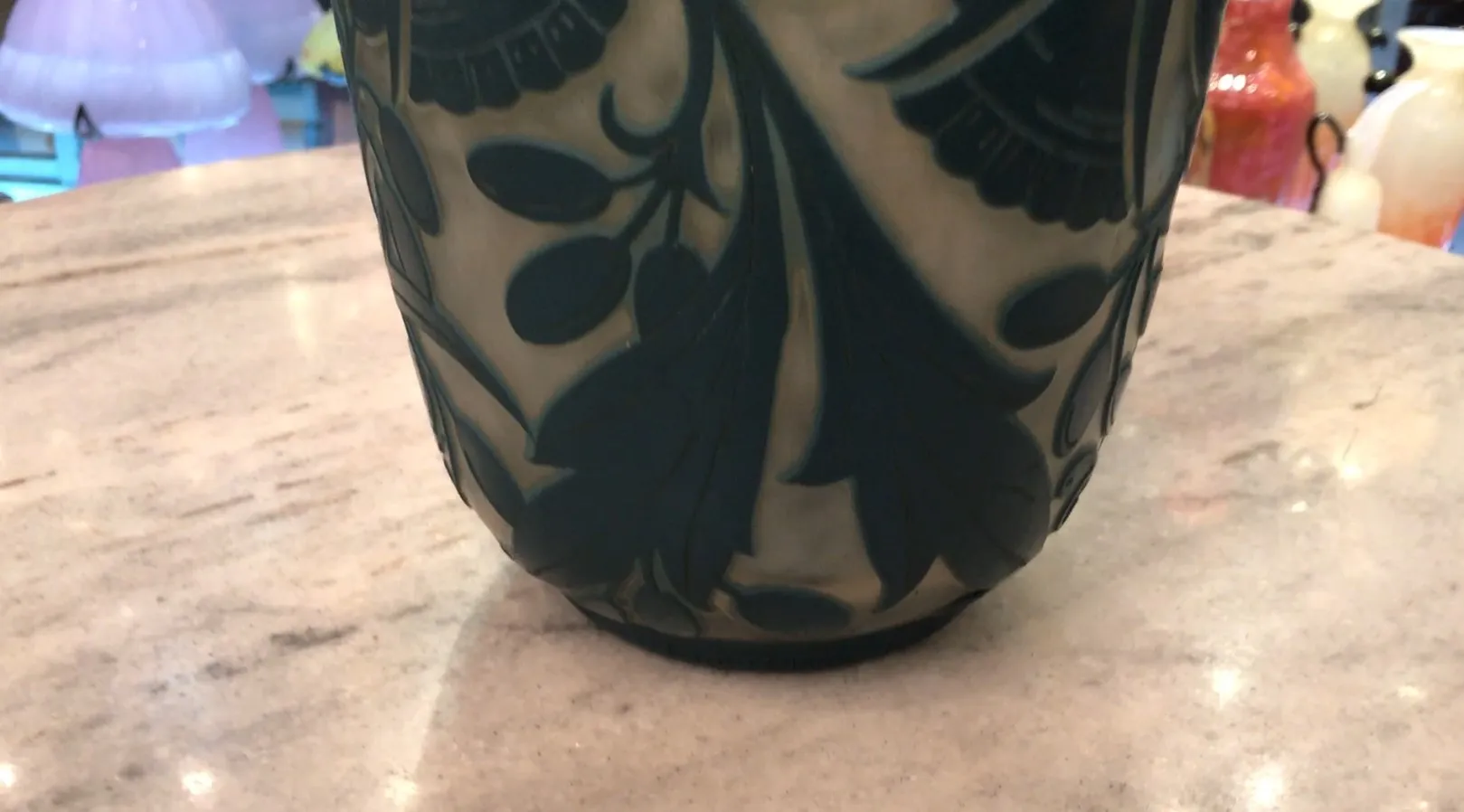 Verre signé Daum Nancy antique avec des détails verts foncés