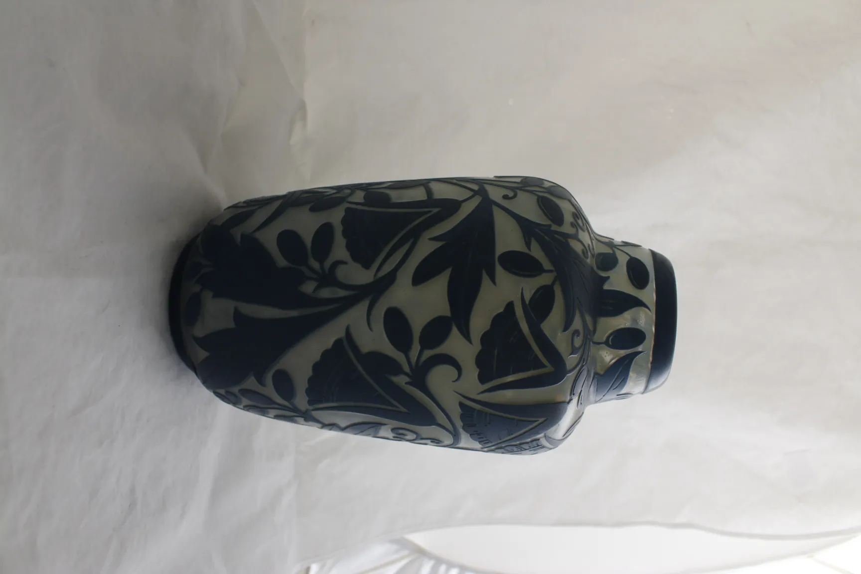 Antique signed glass Daum Nancy with floral pattern