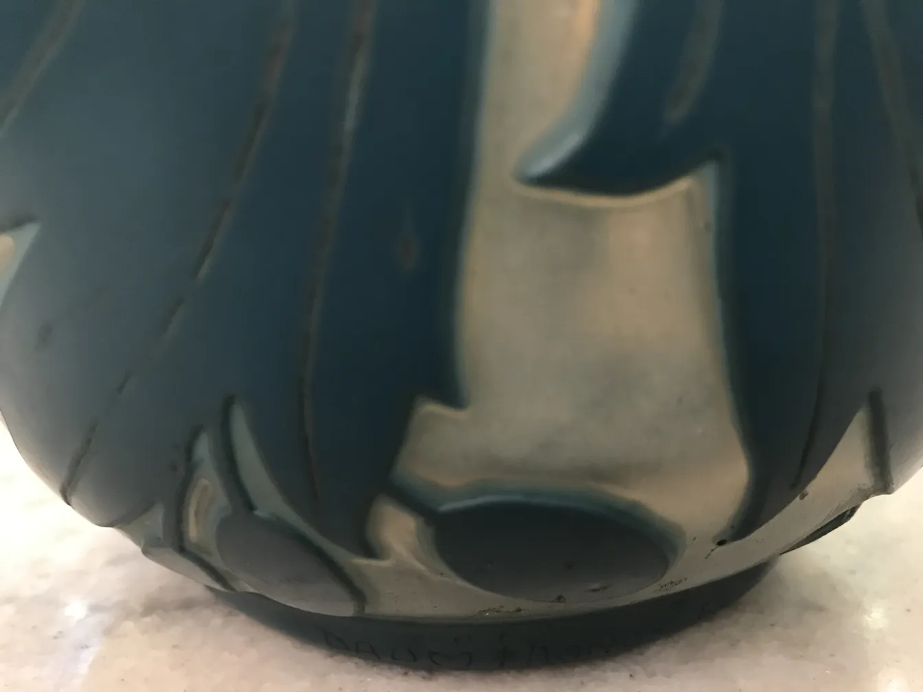 Antikes signiertes Glas von Daum Nancy mit erhabenem Design