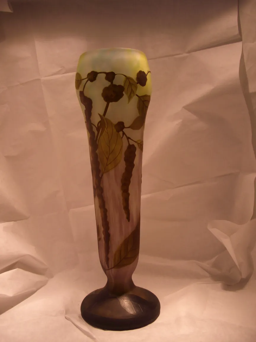 Verre ancien signé Daum Nancy décoré de feuilles