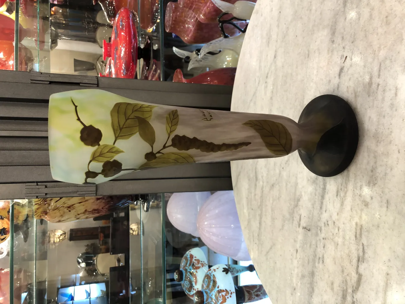 vaso de vidro assinado daum nancy com design de folhas