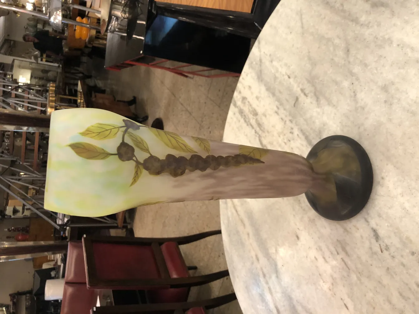 古董达姆南锡花瓶，叶子设计，舒适的氛围。