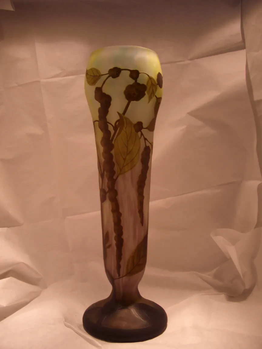 antiguo vaso de cristal firmado daum nancy con hojas decorativas