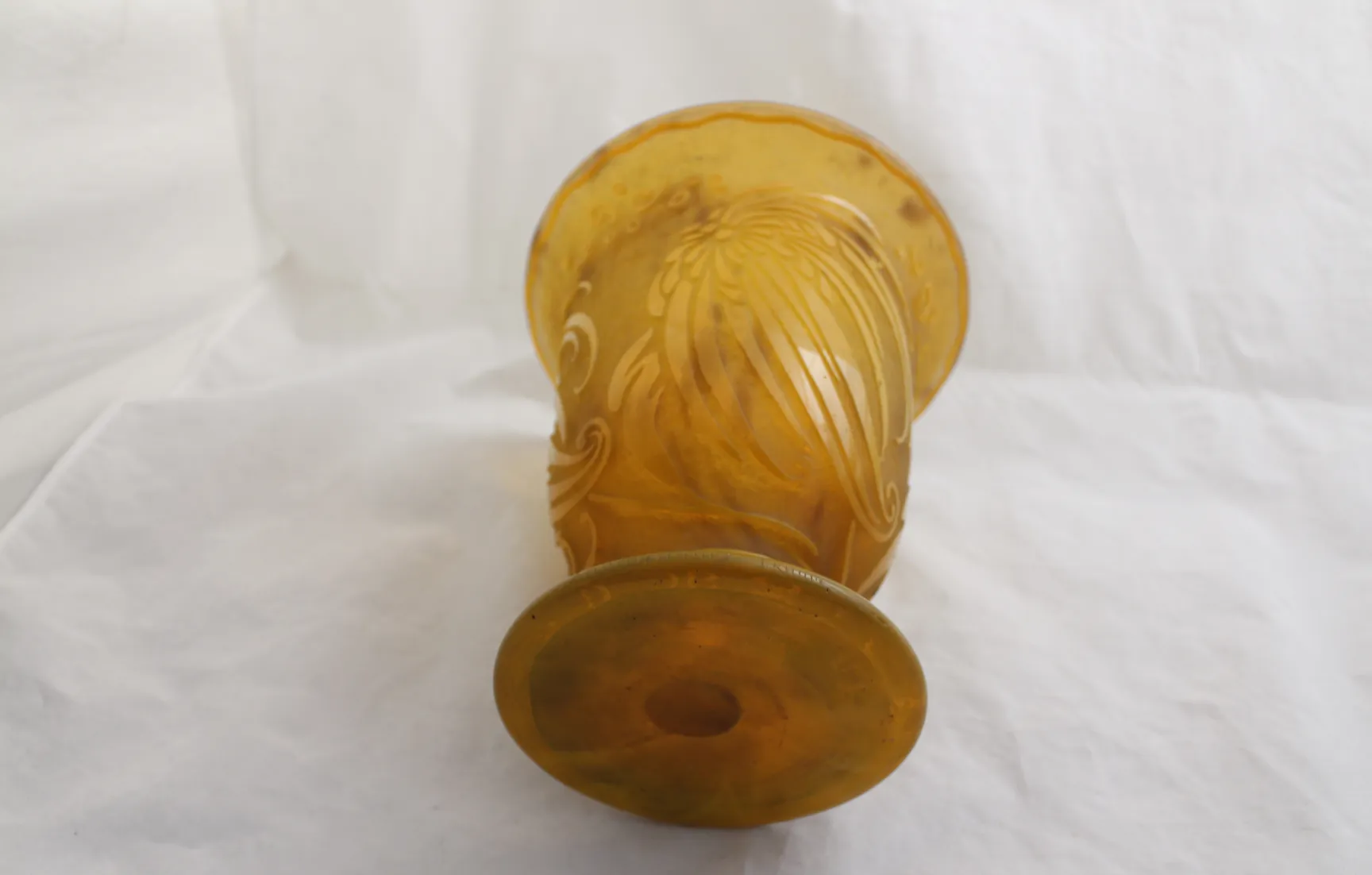 Verre signé Daum Nancy avec design élégant