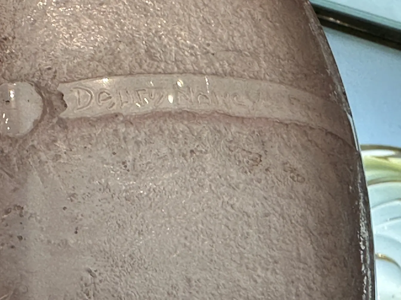 प्राचीन हस्ताक्षरित कांच दाउम नैंसी में विशिष्ट विवरण