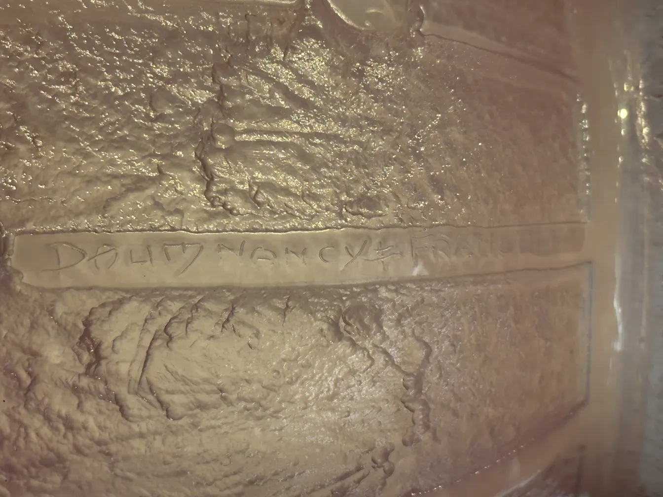 Antikes signiertes Glas Daum Nancy mit einzigartiger Textur.