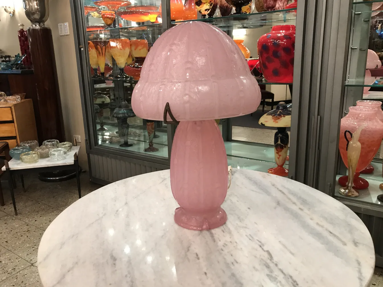 Pink lamp made of signed glass Daum Nancy in an antique setting.