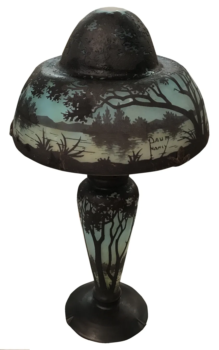 Vidrio antiguo firmado Daum Nancy con paisaje, ideal para decoración vintage.