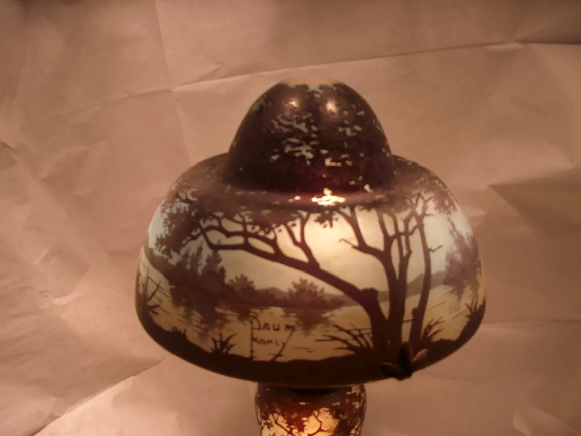 Verre signé ancien Daum Nancy montrant des paysages d'arbre