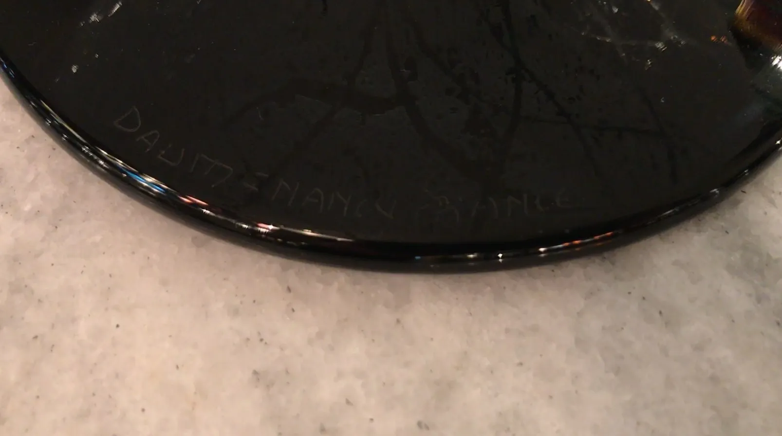 Vetro firmato Daum Nancy, antichità con firma, sfondo chiaro