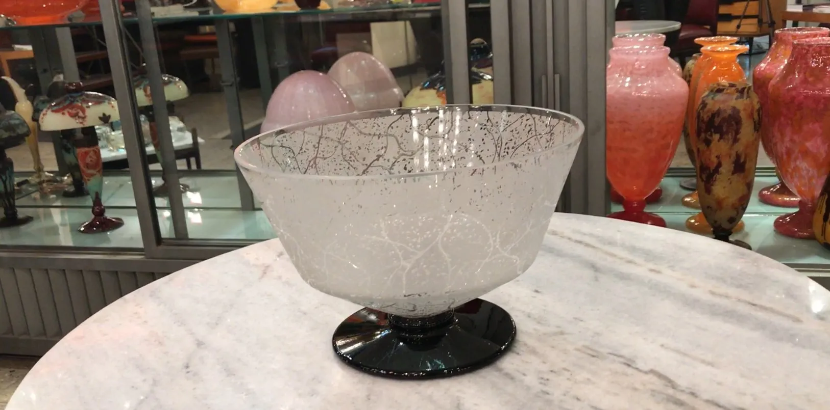 골동품 서명된 유리잔 Daum Nancy, 검은색 바닥