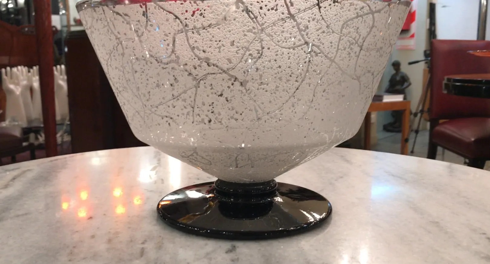 beau verre signé de l'ancien Daum Nancy, élégant avec un design unique