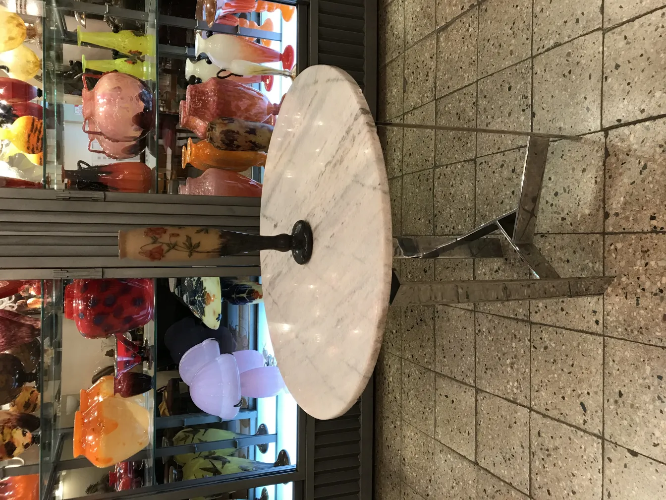 Vidro assinado Daum Nancy com flores em pedestal