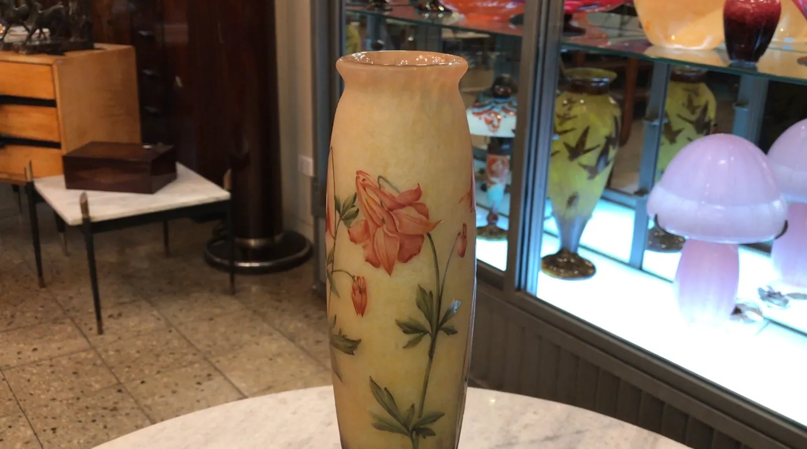 Vaso antico in vetro firmato Daum Nancy con fiori