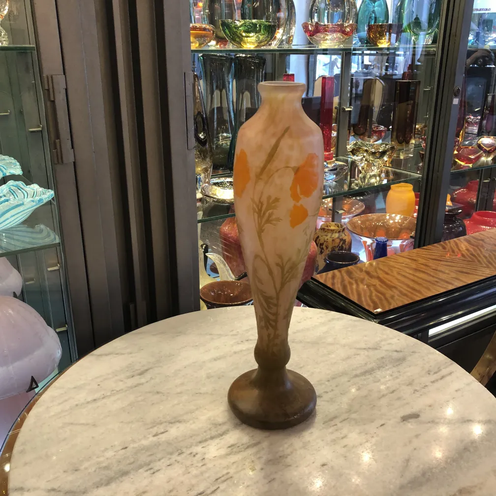 Vaso antico con motivo floreale, vetro firmato daum nancy