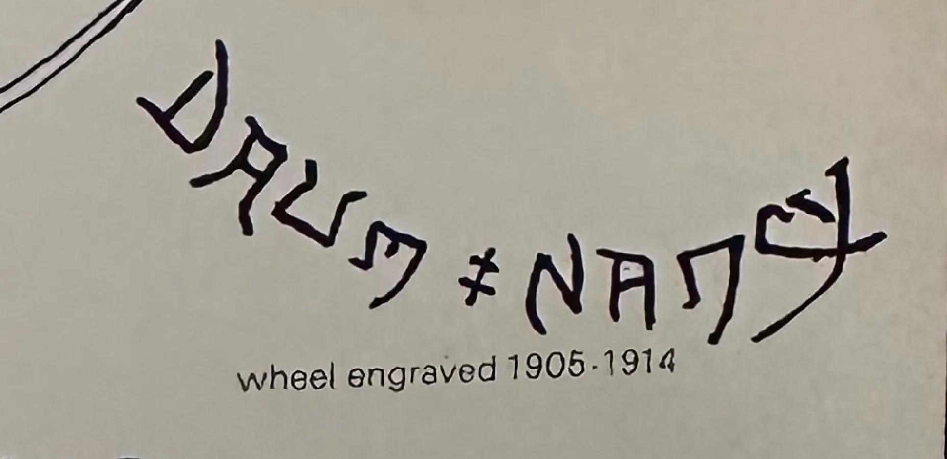 Vetro firmato antico di Daum Nancy con firma distintiva. Perfetto per collezionisti.