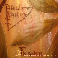 Signiertes Glas Daum Nancy mit Blattformen