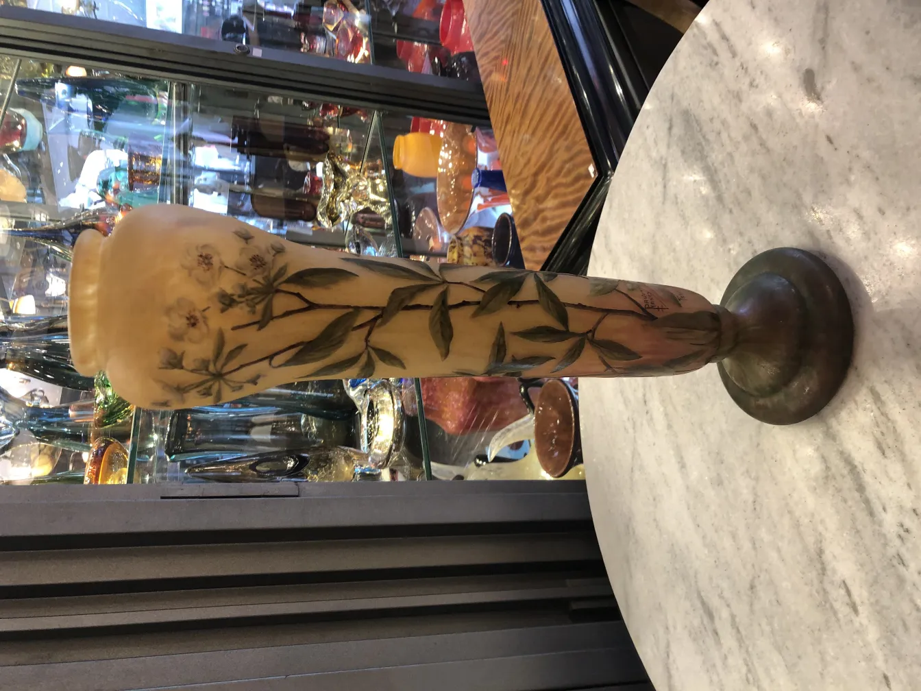 Altes signiertes Glas Daum Nancy mit echten Blumenmustern.