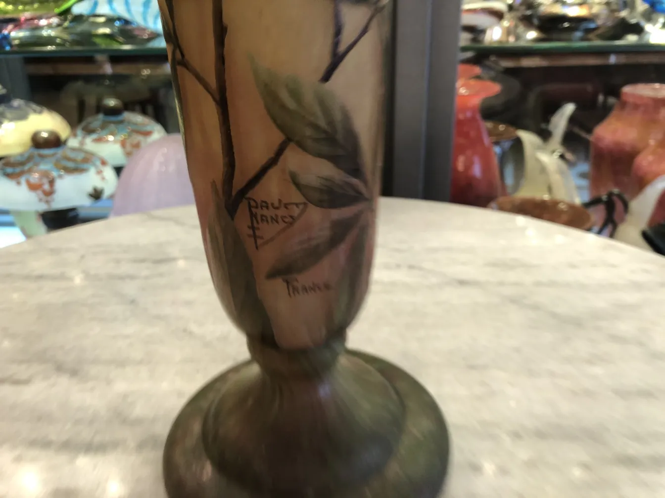 Verre ancien avec signature de Daum Nancy et motif floral
