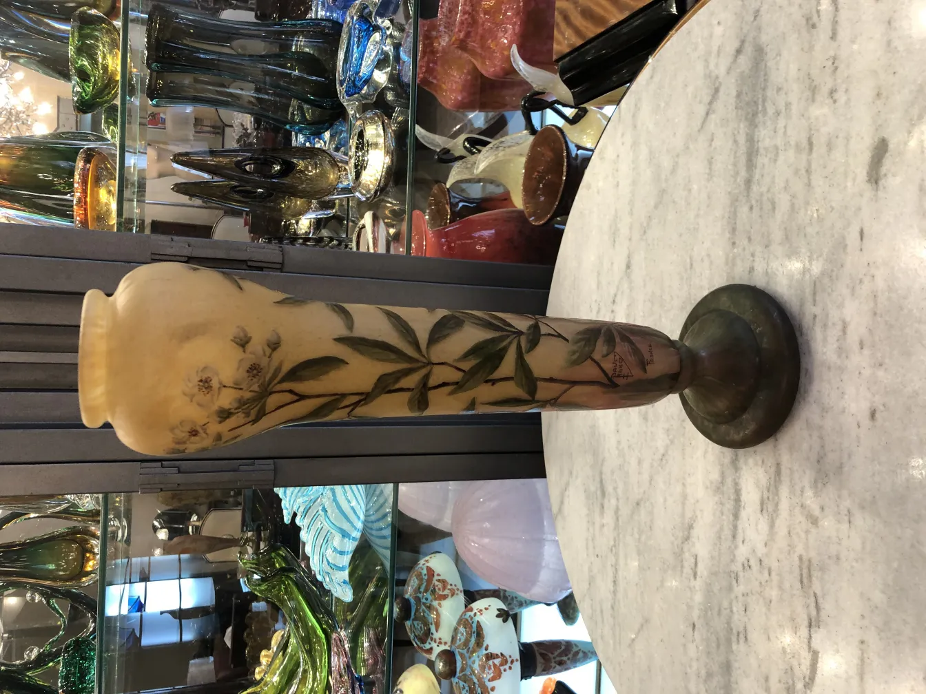 antik Vase mit Blumen und Unterschrift, dekorative Umgebung