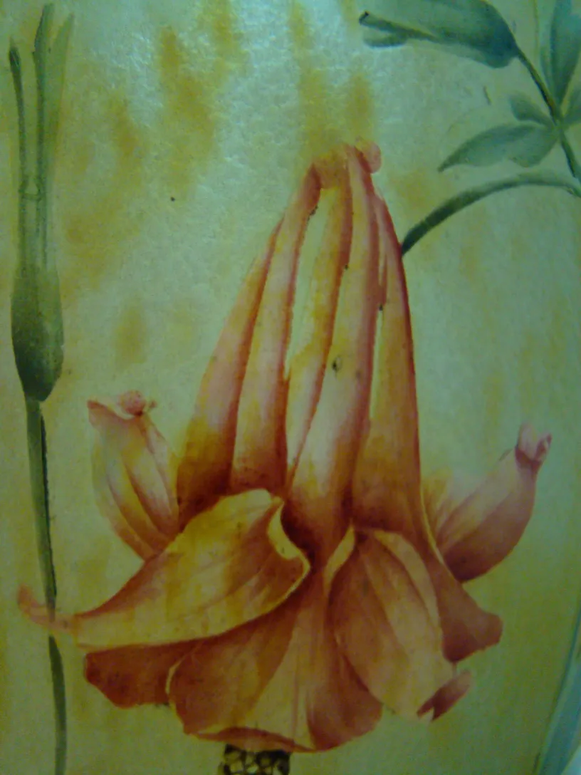 Vidrio antiguo firmado por Daum Nancy con diseño floral