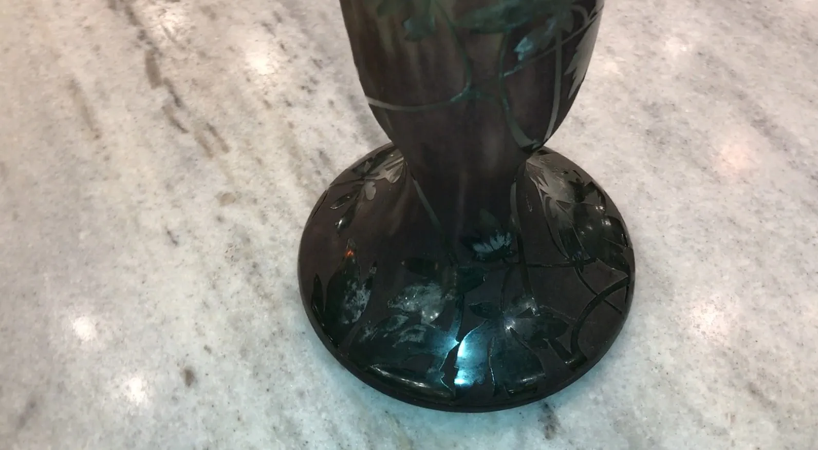 antikes signiertes Glas Daum Nancy mit blumigen Details