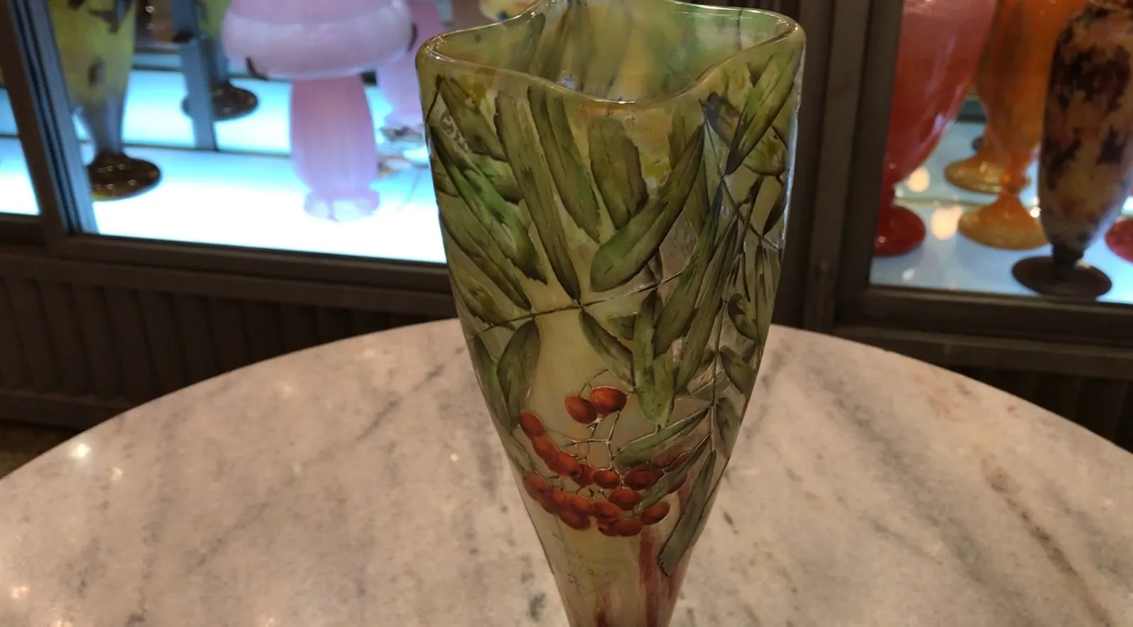 Signed glass Daum Nancy featuring vibrant floral decor