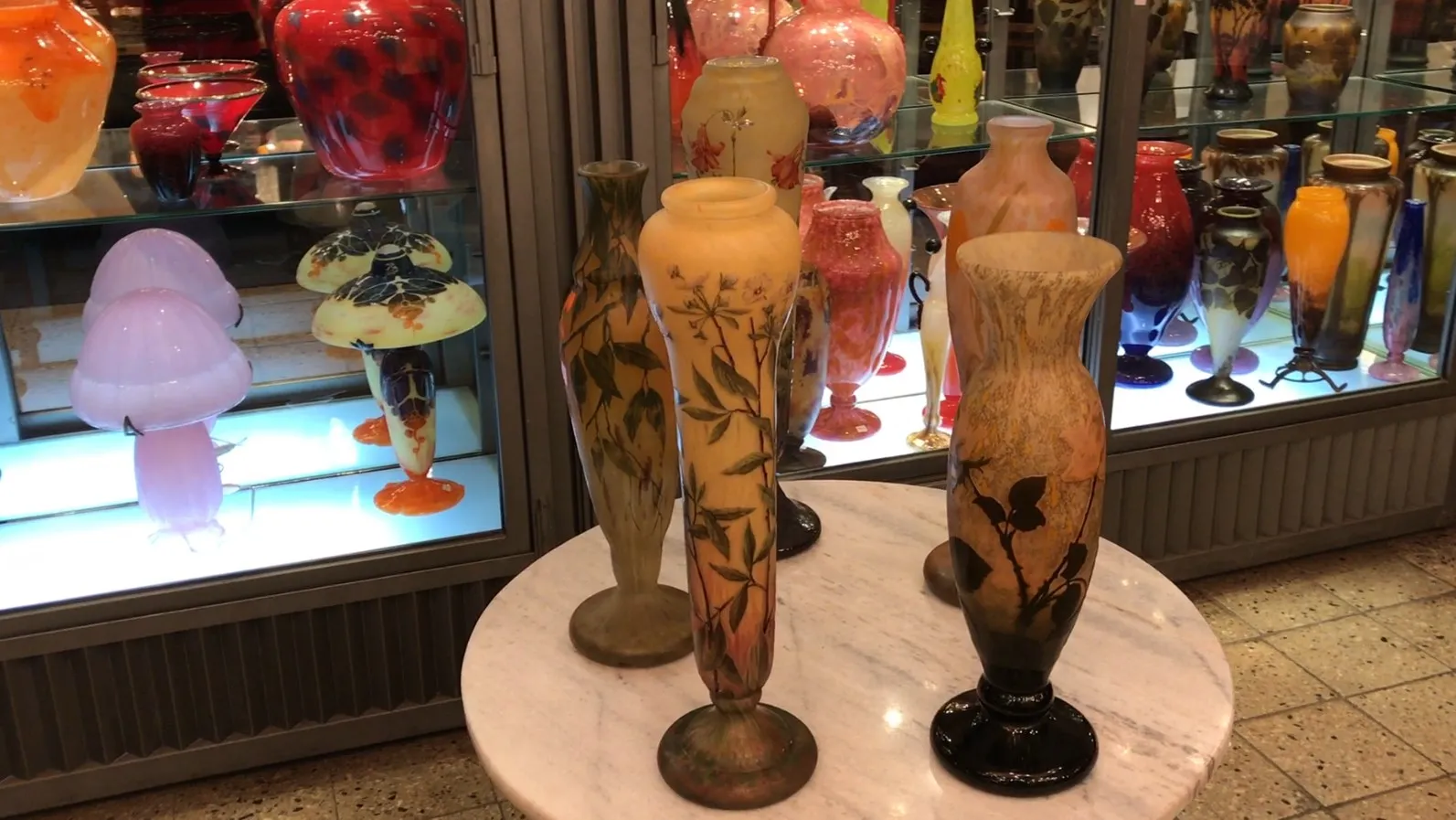 signiertes Glas Daum Nancy mit floralen Details, antikes Dekorationsstück