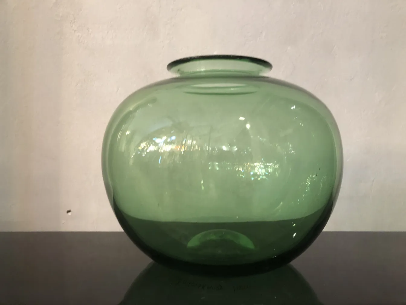 jarro antigo de vidro assinado daum nancy, verde claro