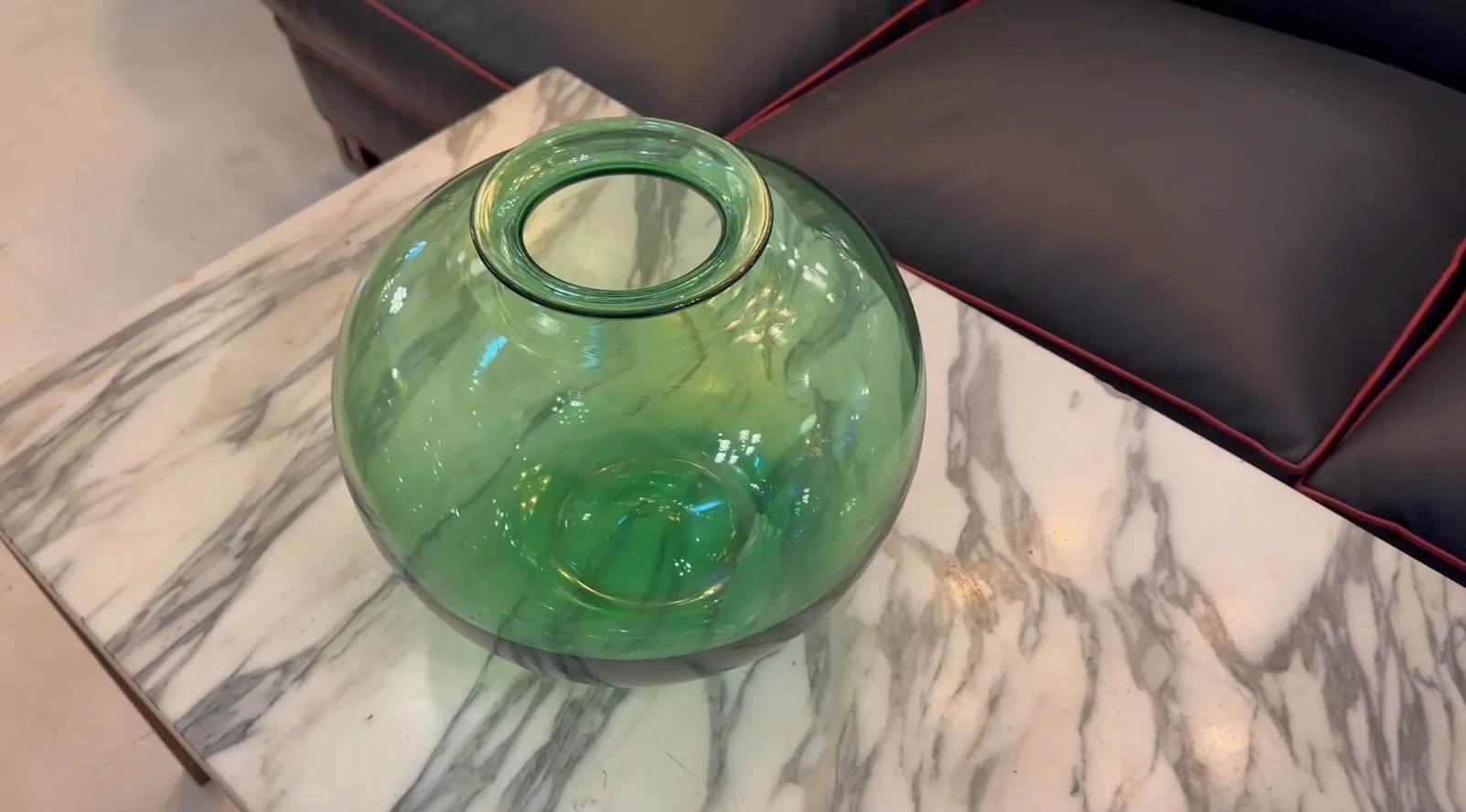 Antikes signiertes Glas Daum Nancy auf Marmor Tisch