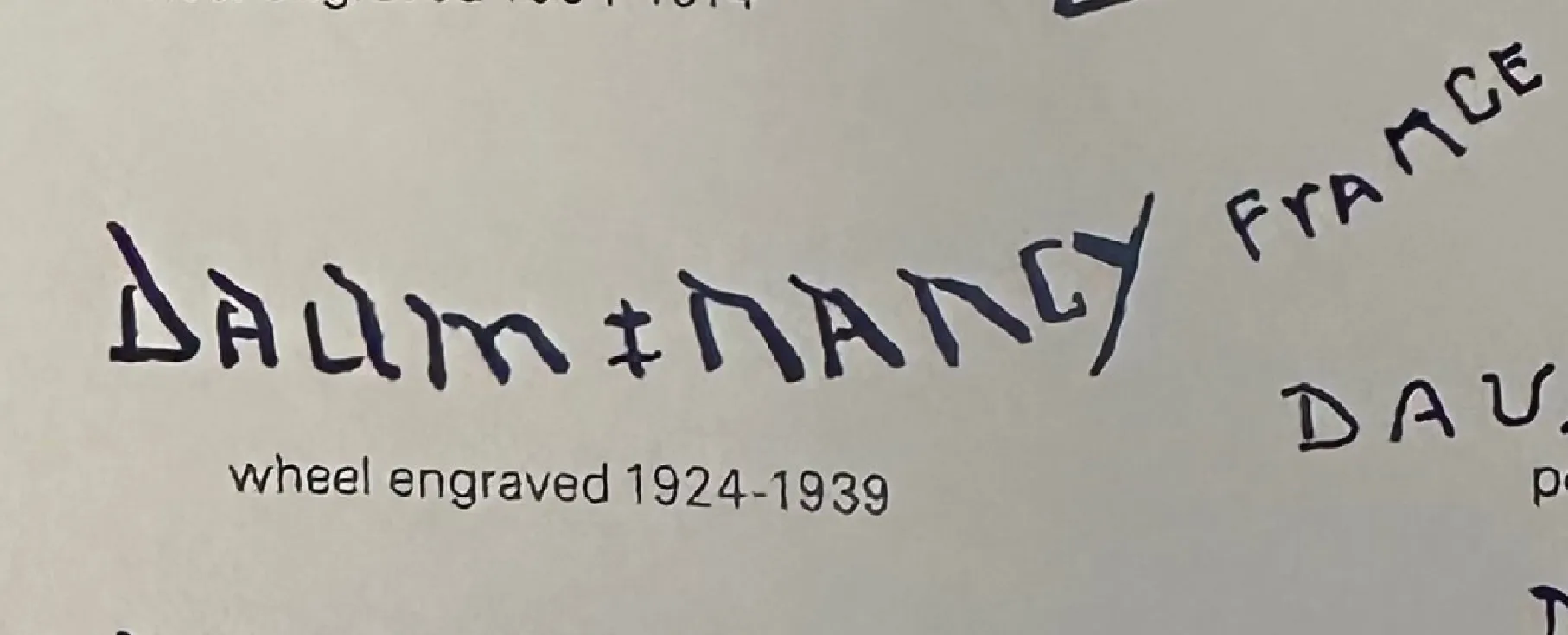 Verre ancien signé par Daum Nancy avec des détails