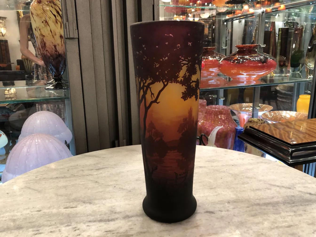 Antike Vase aus signiertem Glas Daum Nancy mit Landschaft
