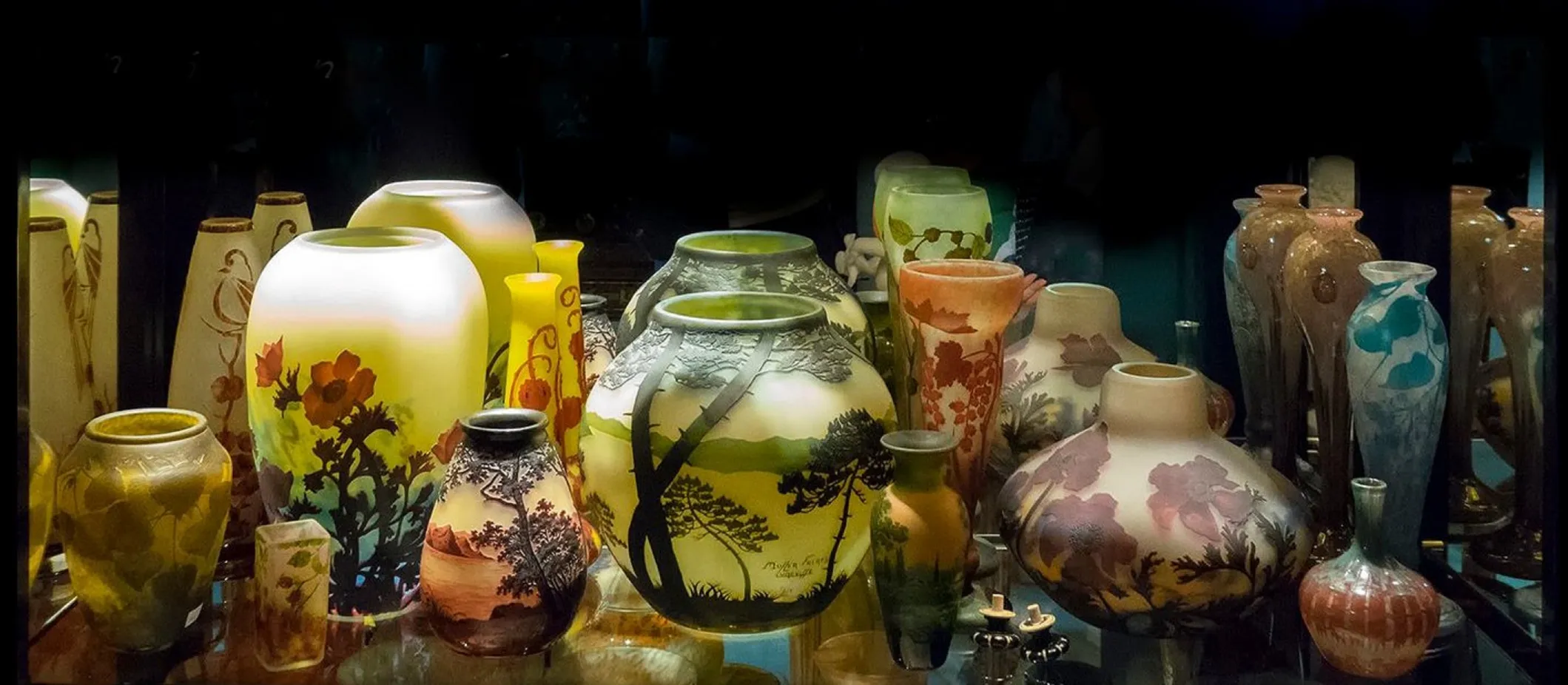 Collection de verre signé Daum Nancy avec designs décoratifs