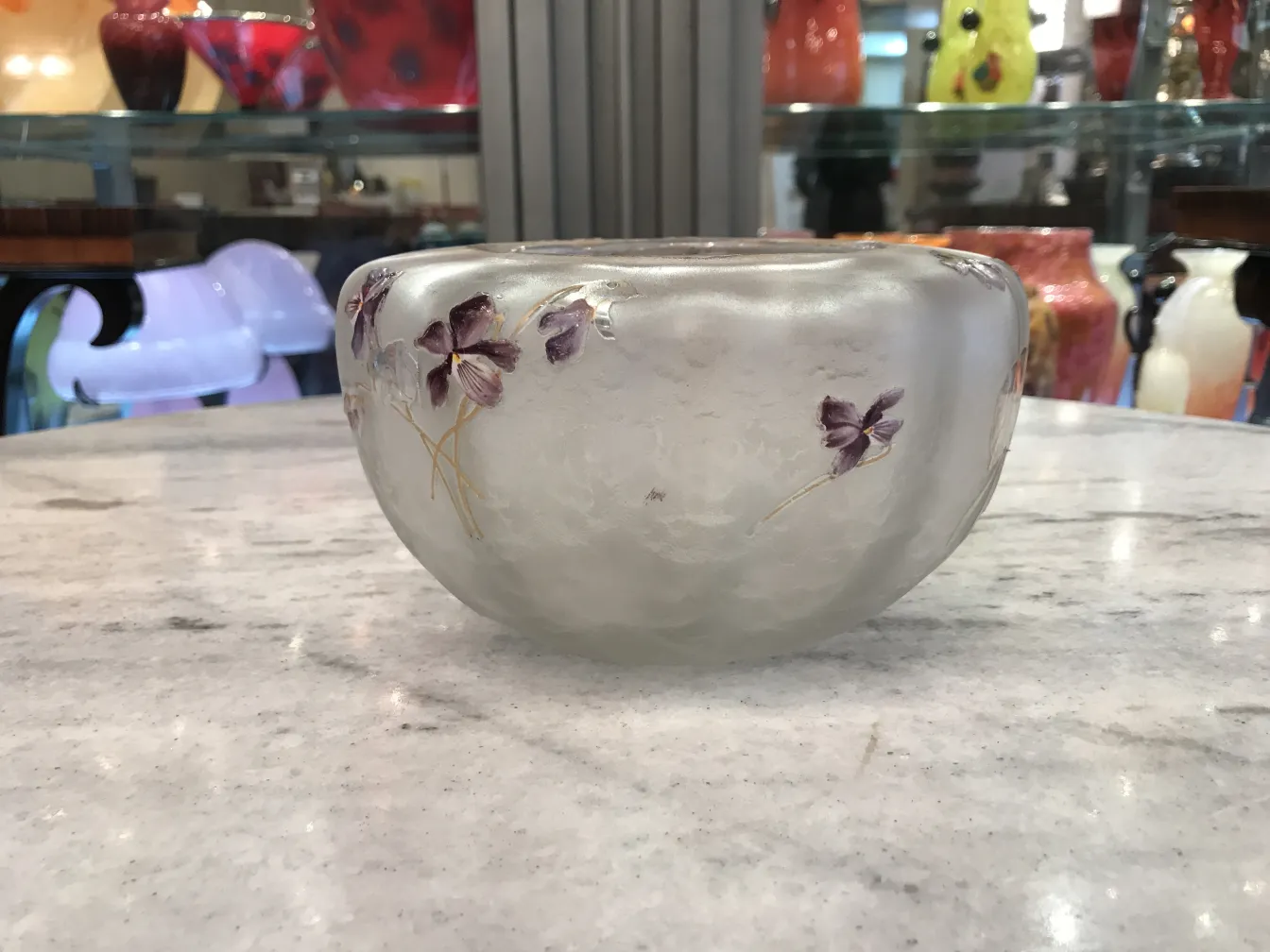 Verre ancien signé de Daum Nancy avec décoration florale