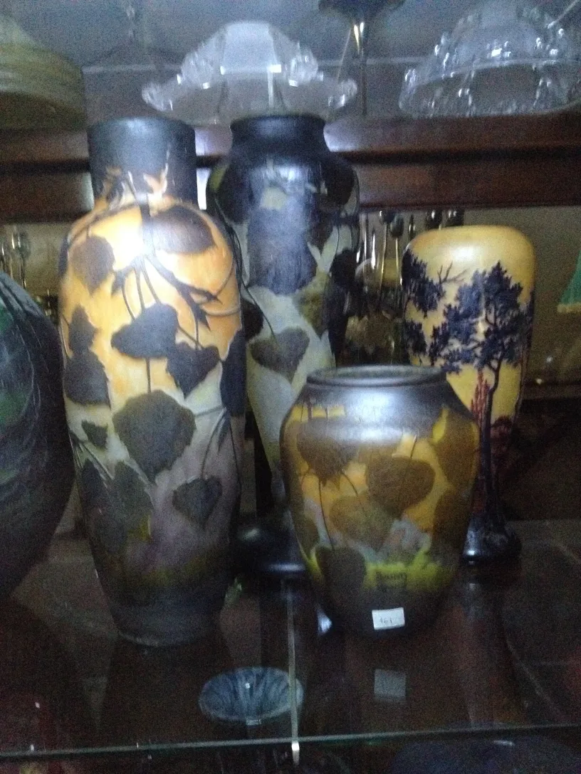 Vases décoratifs anciens Daum Nancy avec des feuilles