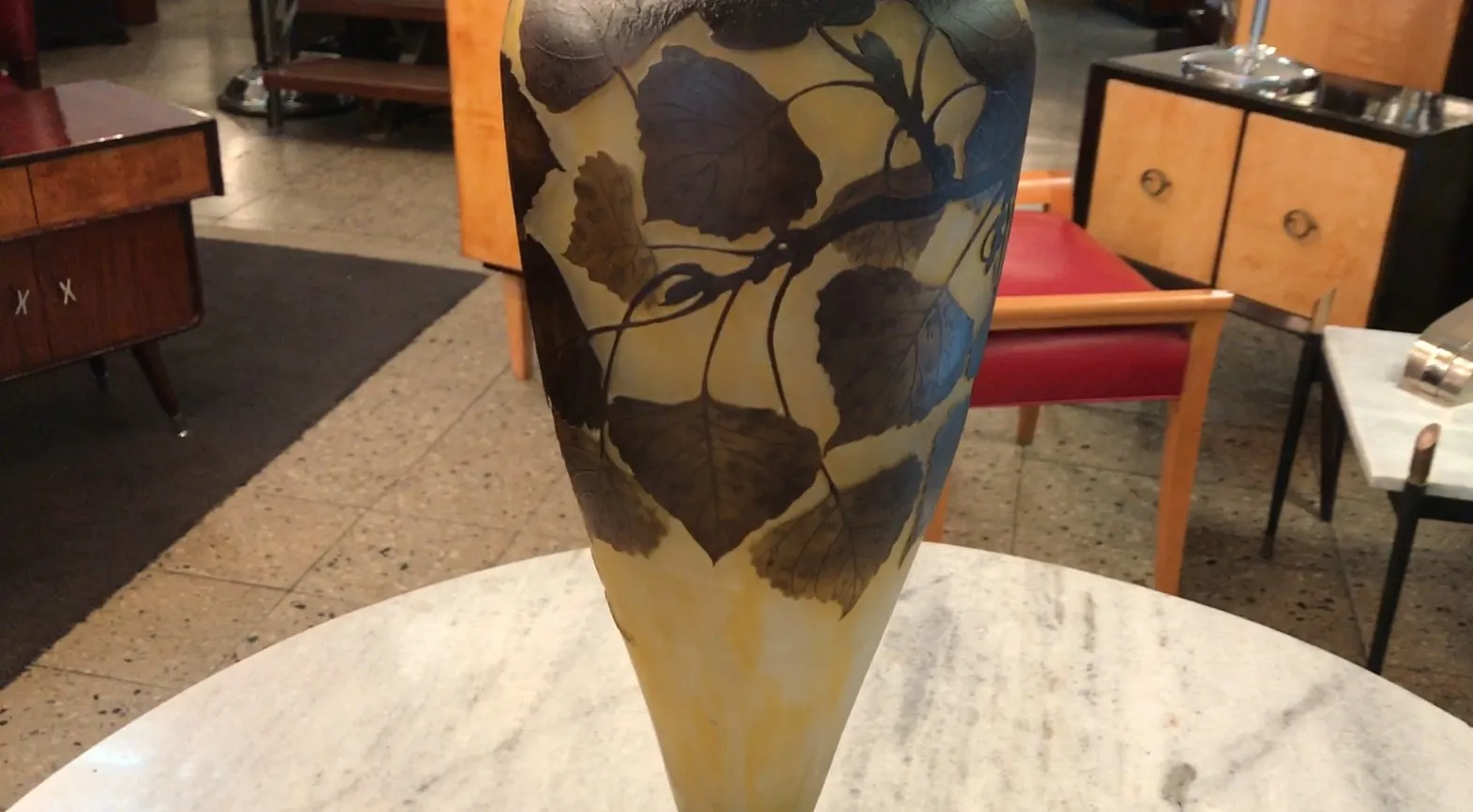 Belíssimo vaso antigo com design de folhas, Daum Nancy.