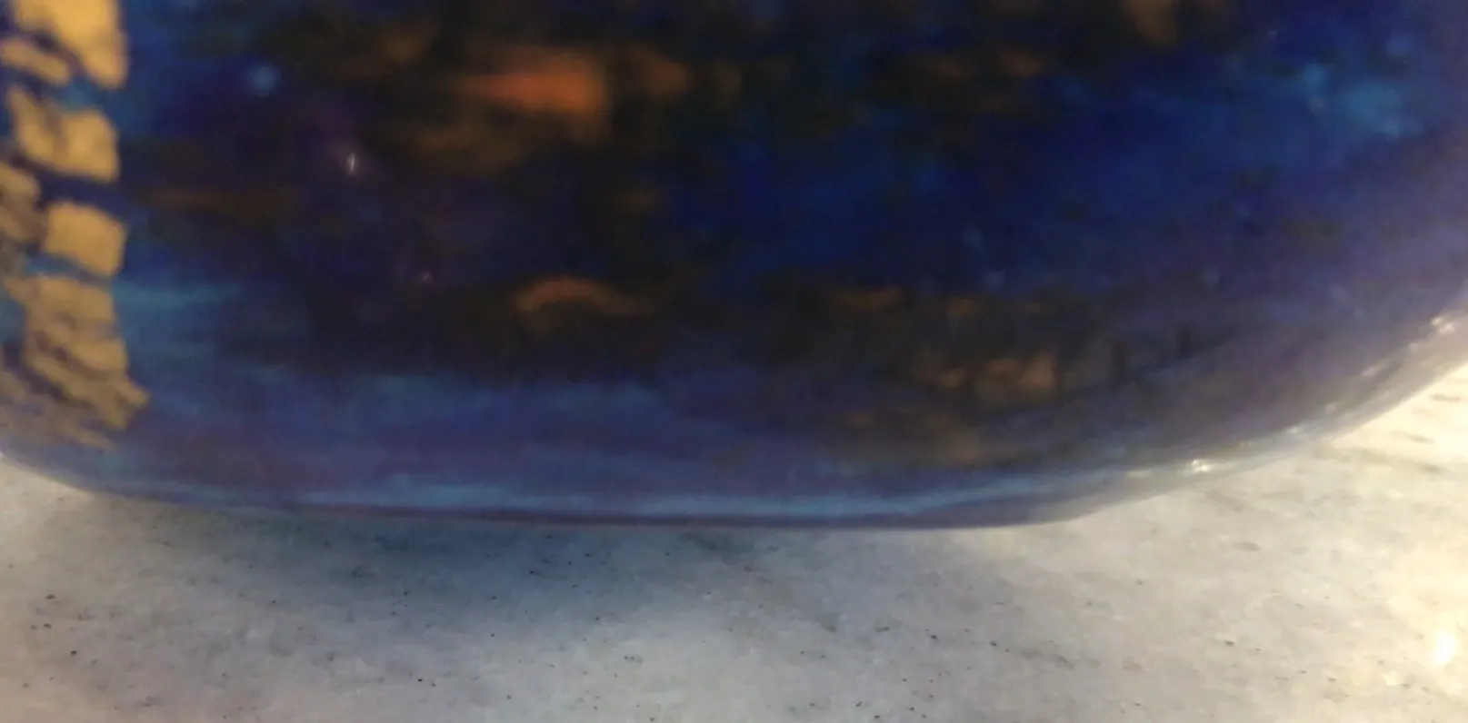 vidrio firmado de Daum Nancy en un entorno antigüo