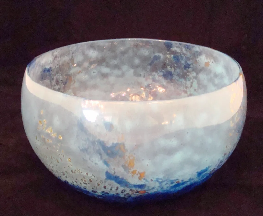 bowl de vidrio azul y blanco con detalles dorados, antigüedad