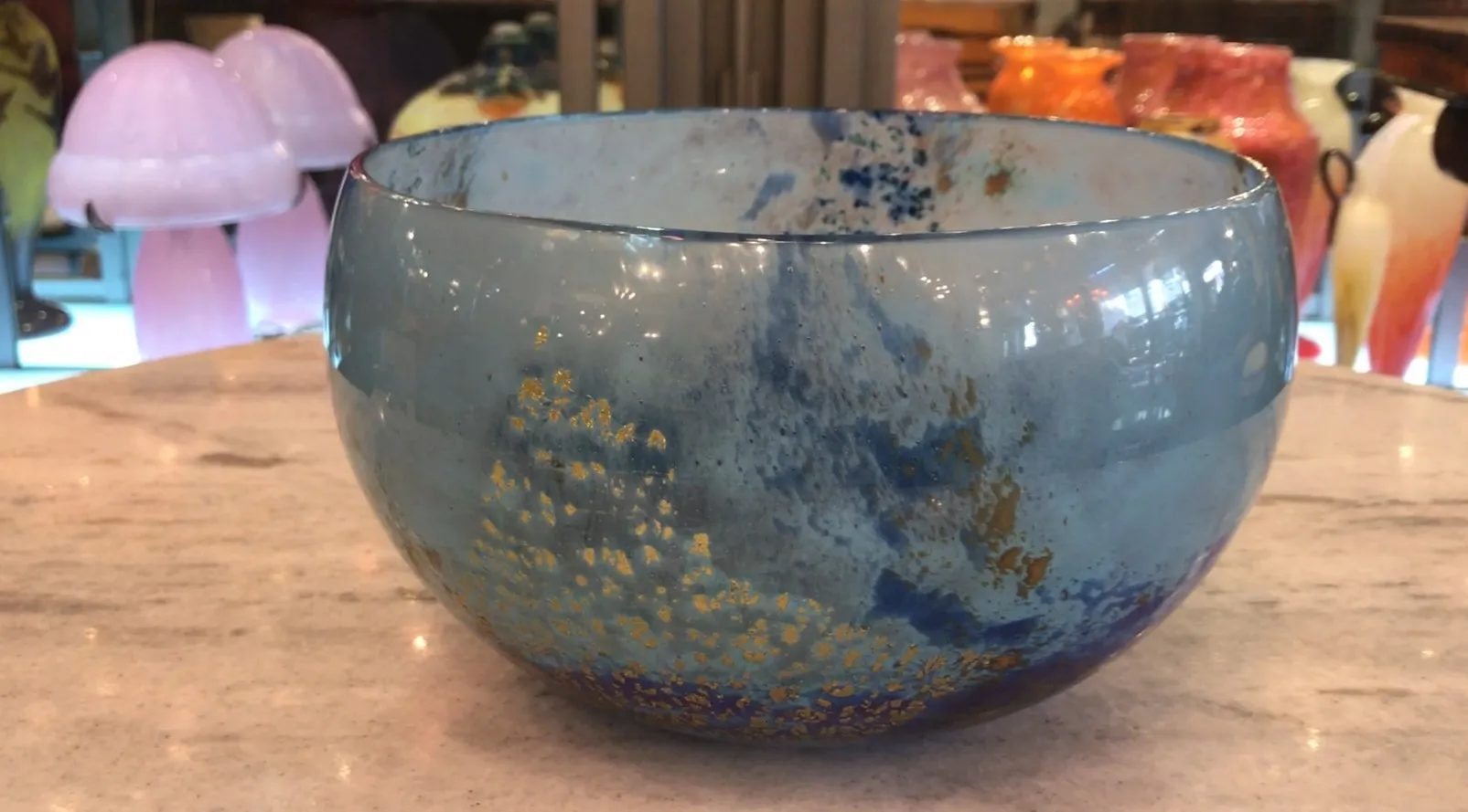 vetro firmato antico daum nancy con decorazione blu e dorata