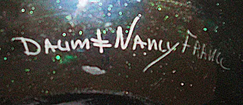 détail de la signature sur le verre signé Daum Nancy