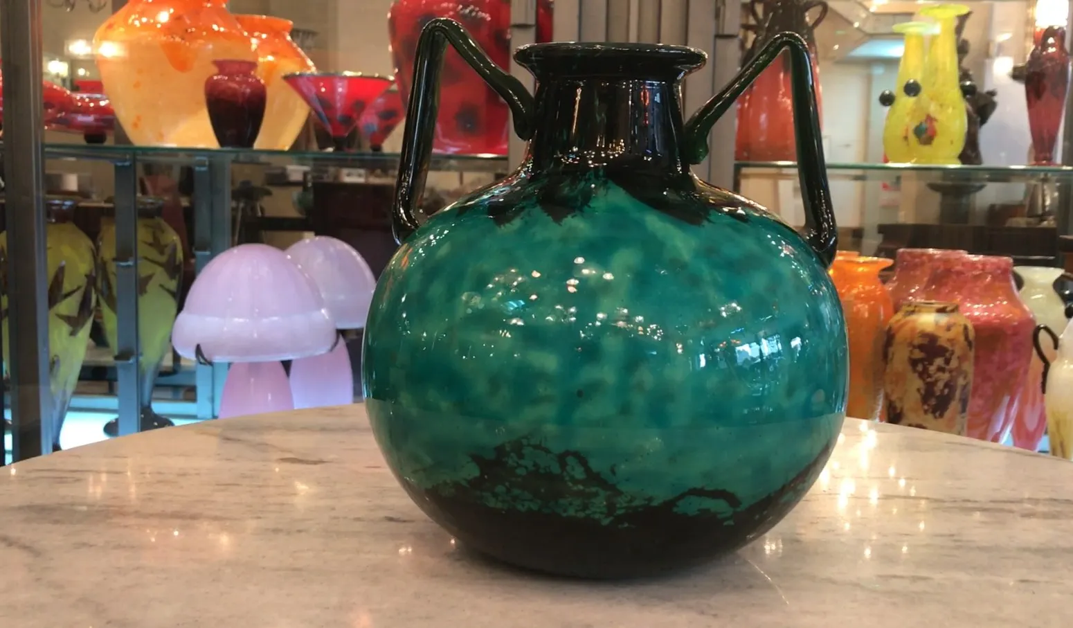 옛날 서명된 유리잔 다움 낸시, 녹색 톤