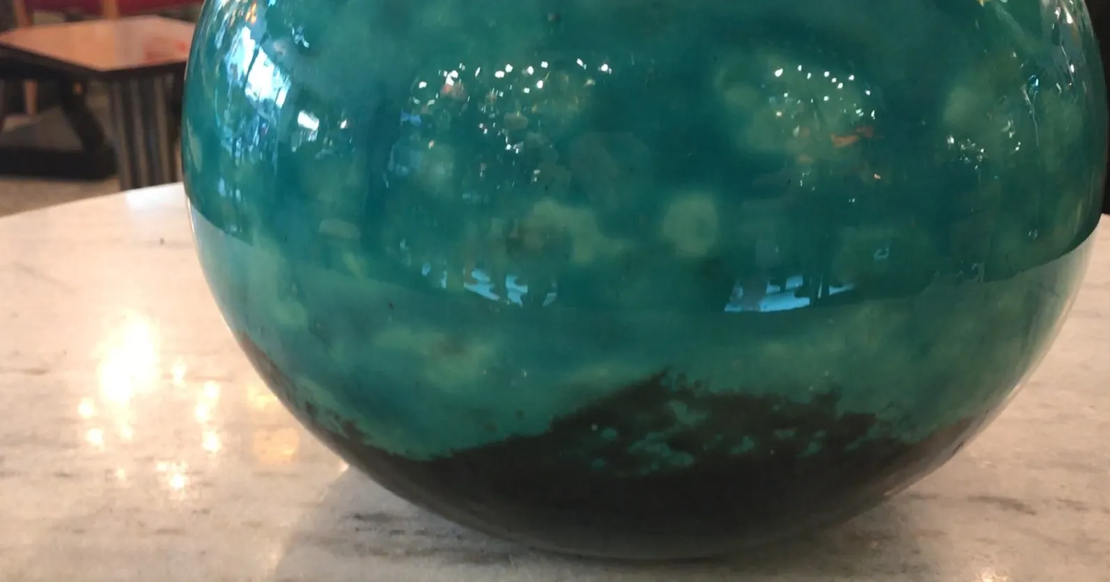 Antikes signiertes Glas von Daum Nancy in leuchtendem Blau