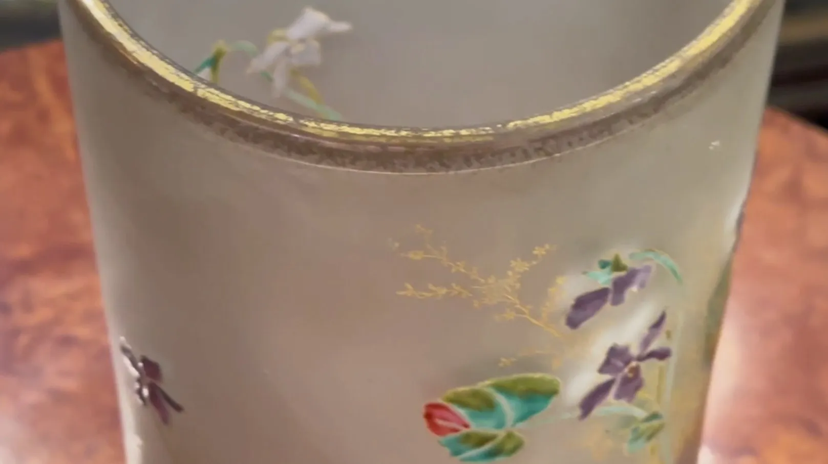 アンティークサイン入りグラスダウムナンシーの花のデザイン