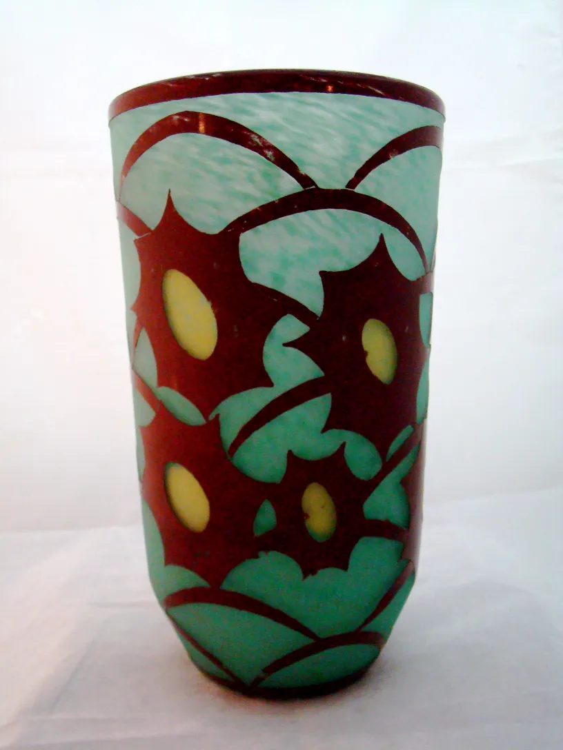 verre ancien signé Charder avec motifs floraux