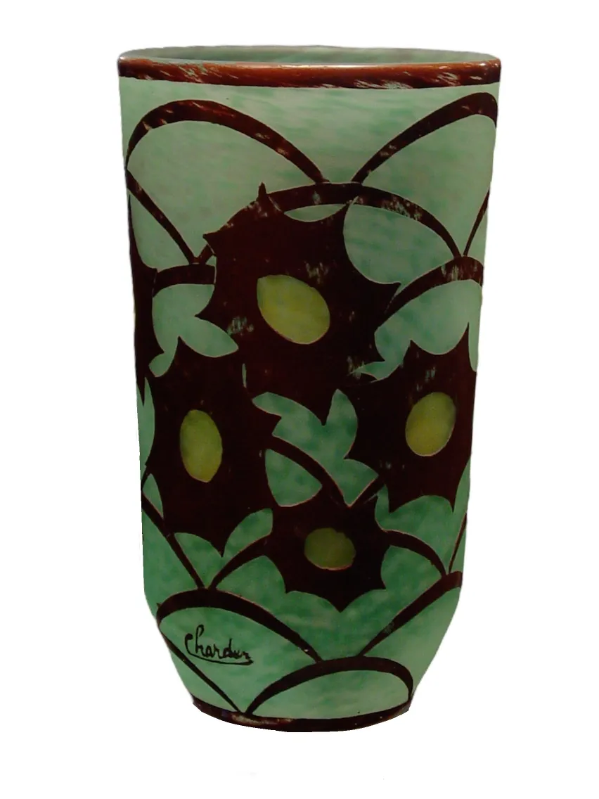 Vaso de vidrio con diseño verde y florido, firmado por Charder.